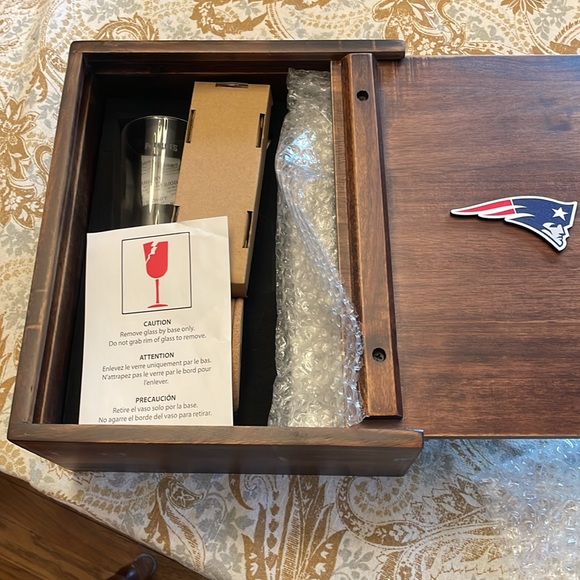New England Patriots Pilsner Beer Set New In Box! - Picture 6 of 6